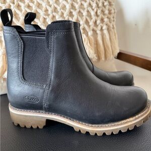 Chaco Fields Waterproof Black Leather Chelsea Boots Women’s Size 6.5/ 37.5